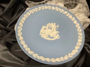 WEDGWOOD Blue Jasperware CHRISTMAS 1992 Collectible Display 8.5" Plate - Picture 1 of 3