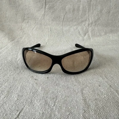 Gafas de sol Oakley Grapevine marco negro lentes marrones para mujer con estuche original Foto 1 de 4