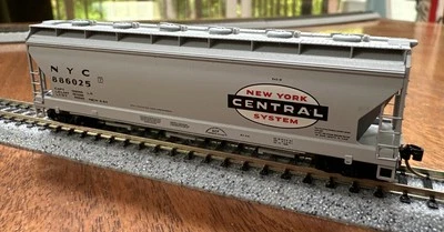 Micro-Trains N Scale #93030 3-Bay ACF Covered Hopper New York Central 886025 NY - Image 1 of 4