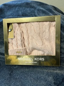Michael Kors Mütze & Schal Box Set Zopfmuster hellrosa warm & kuschelig - Bild 1 von 3