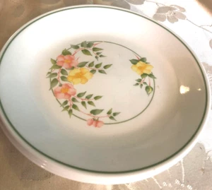 Corelle by Corning Windsor Rose 4 Lunch Luncheon Plates Yellow Peach & Green - Picture 1 of 4