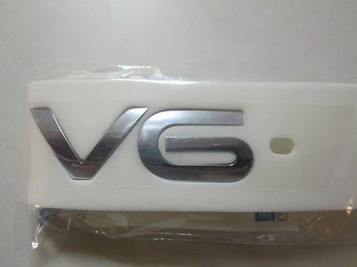 2008-2010 SATURN VUE V6 REAR LIFT GATE V6 EMBLEM 96848699 - Image 1 of 2