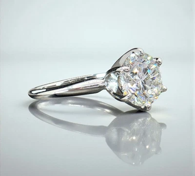 Anillo solitario redondo de diamantes cultivados en laboratorio de 2,00 quilates F VS1 certificado por IGI oro de 14 k Foto 1 de 4