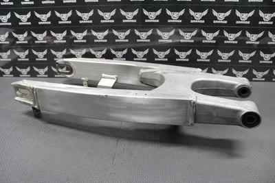 Suzuki RM125 RM250 1999 modelo X OEM basculante brazo oscilante suspensión 61000-37E10 Foto 1 de 4