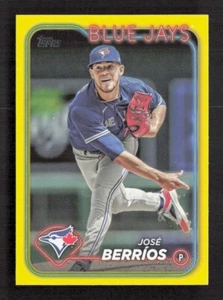 Appendiabiti 2024 Topps Series 1 Jose Berrios giallo parallelo #272 esclusivo - Foto 1 di 2