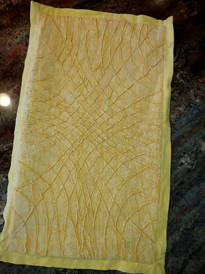 Capa de travesseiro Secret Celebrity texturizada amarela algodão lombar Deco 25x14 - Imagem 1 de 4