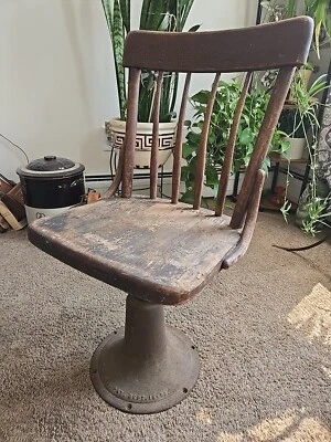 Silla escolar antigua 1896. Base de hierro fundido. G. A. Bobrick Boston, MA. Harvard? Foto 1 de 4