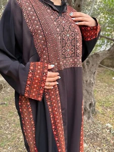 Palestinian Thobe - Vintage Handmade Embroidered Women Thob - Tatreez Dress - Picture 1 of 5