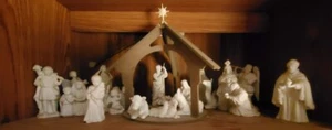 Avon Nativity Collectibles Set 21 Porcelain Figurines Plus Manger 1981-1992 - Picture 1 of 24