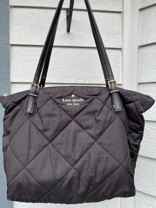 Bolso de Mano Kate Spade Negro Puffer  - Imagen 1 de 8