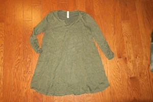 8-10 M ❤️ VANILLA BAY ❤️ OFFICE 3/4 RUCHED SLEEVES TARGET KHAKI V-NECK TOP - Picture 1 of 2