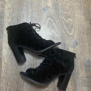 Report Womens Booties Size 8W Black Velvet Paisley Lace Up Willamette Peep Toe - Picture 1 of 8
