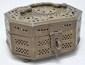 Antiguo Latón Corte Jali Tuercas de Betel Supari Caja Original Antiguo Hecho a Mano Grabado - Imagen 1 de 10