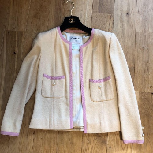 Giacca CHANEL 03P senza colletto Coco Mark bottoni perlati taglia 38 rosa donna