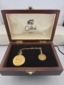 Colibri Swiss Quartz Pocket Watch 20 Dollar Gold Coin in Wooden Box - New - Bild 1 von 3