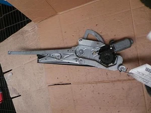 RENAULT MEGANE LEFT FRONT WINDOW REG/MOTOR 05/01-10/04 01 02 03 04 - Picture 1 of 2
