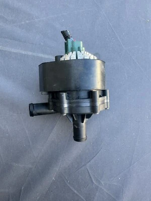 Bombas de agua Lh calentador/inversor OEM Nissan Leaf EV (2011-2012) 92552-3NA0A Foto 1 de 4