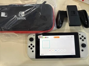 B2 Nintendo Switch Konsole HAC-001 mit Joy Con Case und Griff getestet funktioniert - Bild 1 von 7