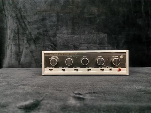 Amplificador estéreo de estado sólido Nikko modelo TRM-301C - parcialmente funcional - Imagen 1 de 11