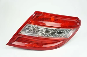 08-2010 Mercedes W204 C300 Lado Derecho Pasajero Luz Trasa Carcasa Fabricante Fabricante - Imagen 1 de 12