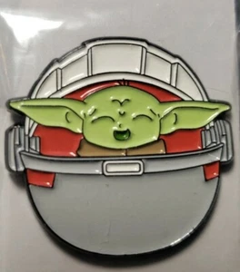 Pin esmalte Disney Star Wars Mandalorian - El niño, bebé Yoda #5 risas - Imagen 1 de 5