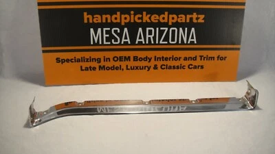 Chrysler Imperial LH 1969 bisel de luz trasera cromado Foto 1 de 4