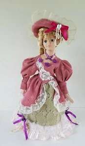 Vintage Porzellan & Stoff Körper Puppe mit Ständer 16" groß ca. Verkauft wie besehen - Bild 1 von 12