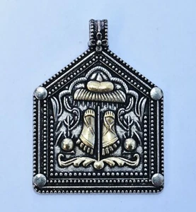 Hindu God Goddess Lakshmi Feet Silver Coloured Pendant 3 cm x 3.4 cm - Picture 1 of 3