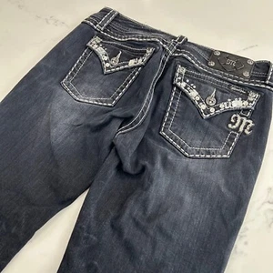 Miss Me Bootcut Jeans 30 dunkle Waschung verzierte Strass Taschen Y2K Style - Bild 1 von 9