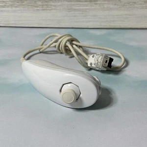 Official OEM White Nintendo nunchucks for Nintendo Wii or Wii U Excellent Clean - Picture 1 of 2