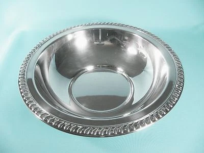 Vintage Wm A ROGERS Heavy Silver Plate 11"D Serving Bowl w Classic Beaded Rim - Image 1 of 4