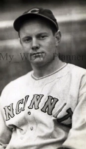 Vintage Photo 21 - Cincinnati Reds - Red Barrett - Picture 1 of 2