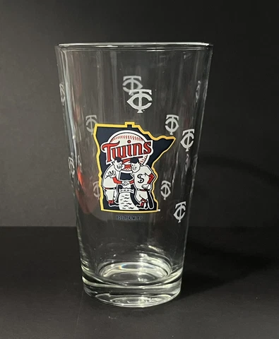 Boelter MLB Minnesota Twins TC Color Changing 16oz Pint Glass Cover