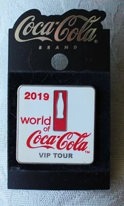 2019 world of coca cola vip tour Badge pin - Foto 1 di 2