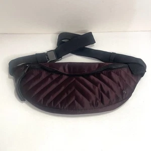 Borsa a tracolla Athleta Power of She marsupio prugna trapuntato raso - Foto 1 di 8