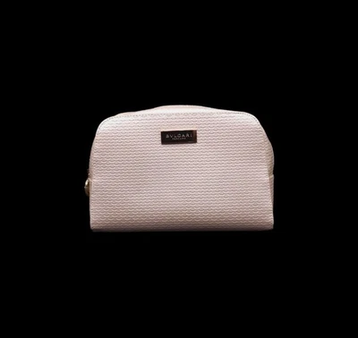 Bolsa de maquiagem texturizada creme usada Bvlgari - Imagem 1 de 4