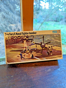 VINTAGE FROG SEA FURY X NAVAL FIGHTER MODEL AIRCRAFT KIT - 1/72 SCALE, 1976