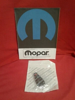 NOS 08-10 JEEP COMMANDER / 8-13 GR CHEROKEE KEYLESS FOB & VALET  68066848 AE  - Image 1 of 4