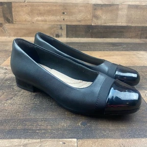 Clarks JULIET MONTE Dress Flats Womens Size 7M Black Leather Patent Cap-Toe Pump - Picture 1 of 9