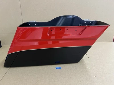 2010 Harley-Davidson Touring Ultra Limited RIGHT Saddlebag Bottom OEM - Image 1 of 4