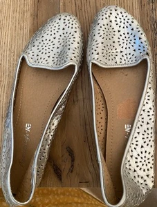 American Eagle Silver Ballet Style Flats Gently Used Size 7 Cute Feminine Summer - Picture 1 of 6