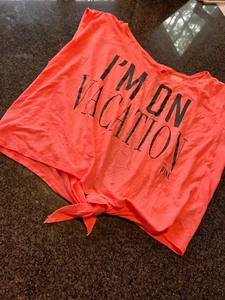 Ladies VICTORIAS SECRET - PINK - I'M ON VACATION Shirt (MED) - Picture 1 of 3