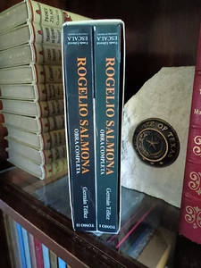 Rogelio Salmona: Obra Completa_2-Vol Box Set_German Tellez_Hardcover_Very Good - Foto 1 di 22