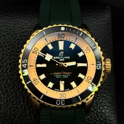 Breitling Superocean esfera verde correa de goma verde 42MM caja y papeles Ref N17375 Foto 1 de 4