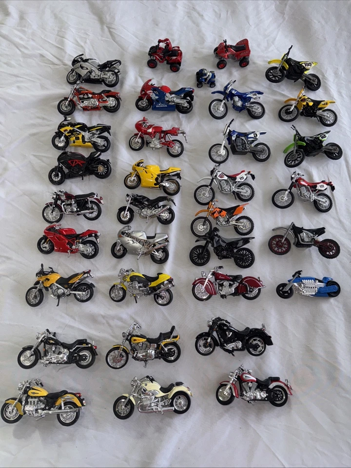Maisto Motorcycle Lot-30 Motorbike 1/18 Scale Yamaha Suzuki Honda Bike Indian - Image 1 of 4