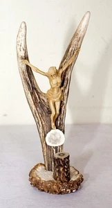 Schöne Dekoration aus Hirschhorn mit Christusfigur - Bild 1 von 3