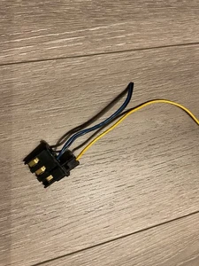 1968 -1972 Oldsmobile radio speaker and power connector plug - Picture 1 of 1
