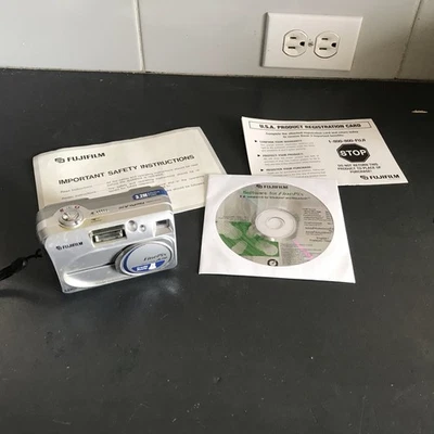 Fujifilm FinePix A Series A210 3.2MP Digital Camera - Silver - Tested & Working - Image 1 of 4