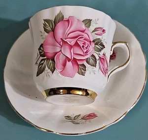 Taza y platillo vintage Royal London Bone China England adorno oro rosa rosa - Imagen 1 de 9