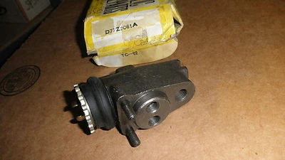 Camión Mazda B1800 Tokico/Ford Courier #D77Z2061A cilindro de rueda delantera R/H 1977-79 Foto 1 de 4